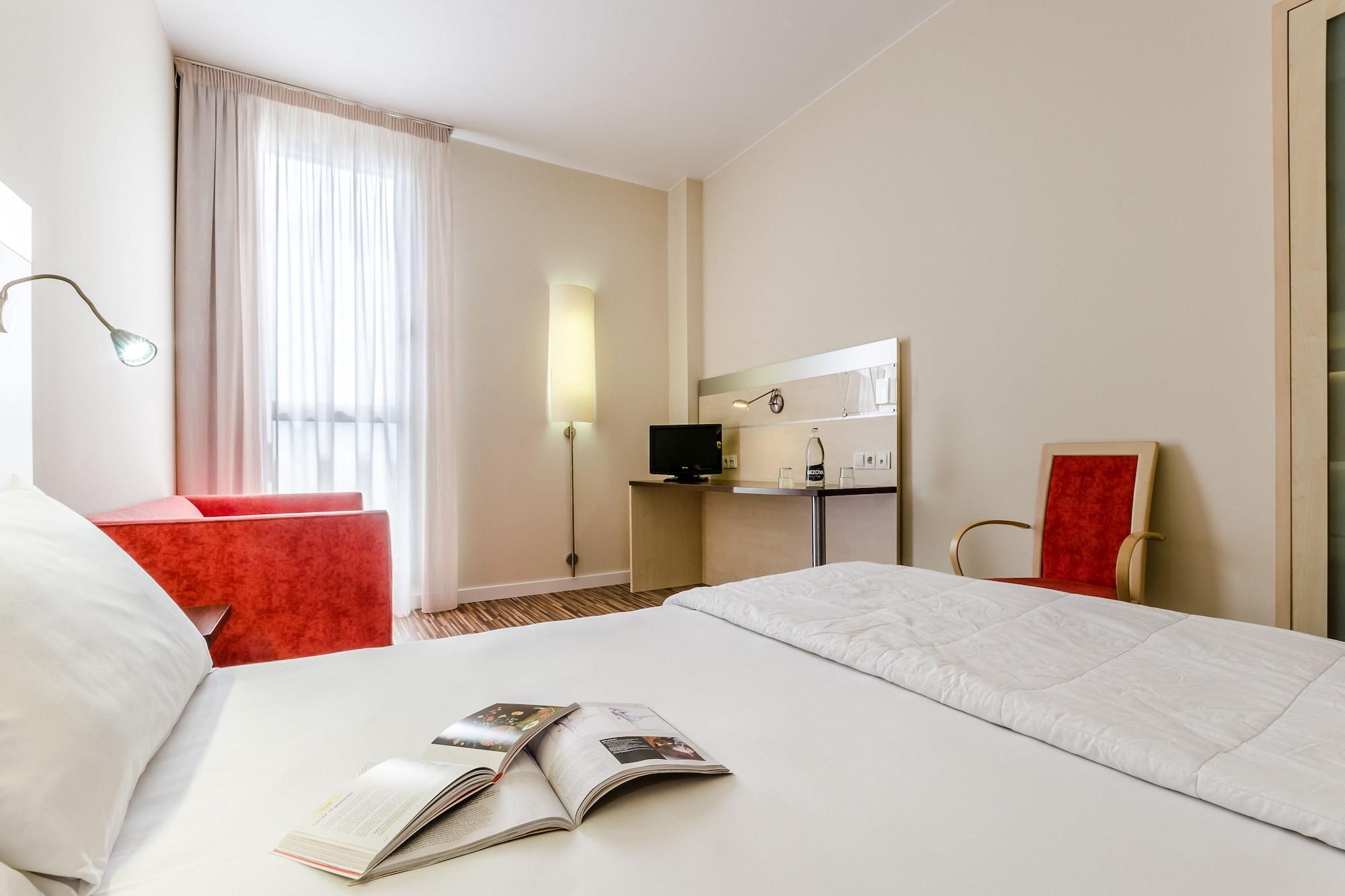 Hotel Yit Ciudad De Σαραγόσα Εξωτερικό φωτογραφία