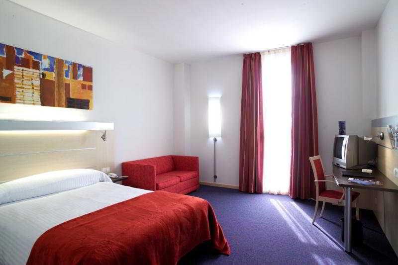 Hotel Yit Ciudad De Σαραγόσα Δωμάτιο φωτογραφία